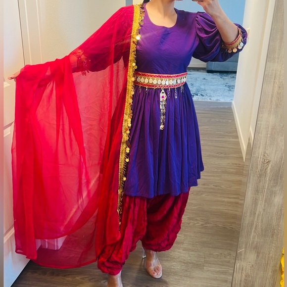 Beautiful dress size M and S color purple and pink - Picture 2 of 7